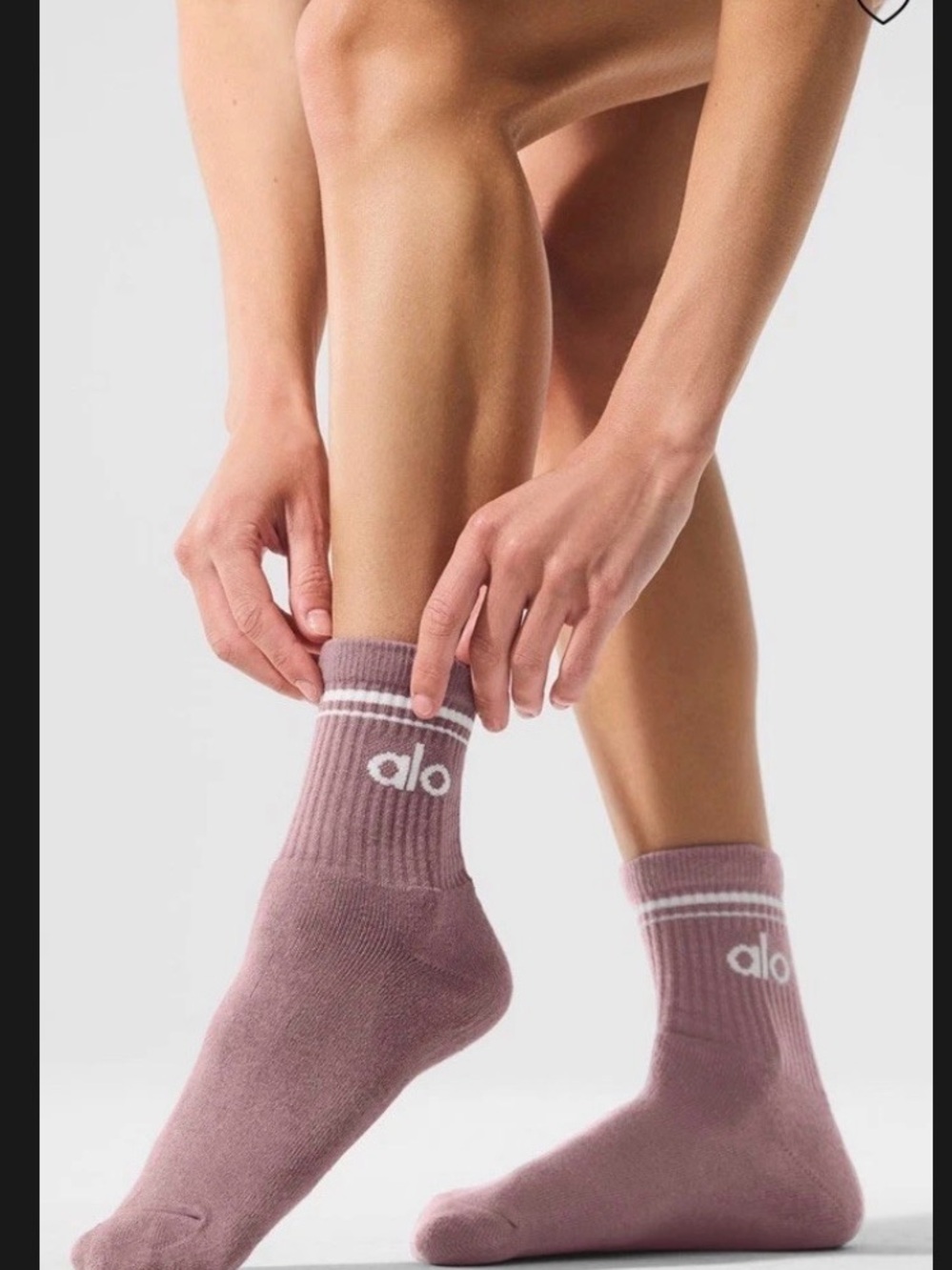 ALO Yoga Crew Athletic Socks in smoky quartz
